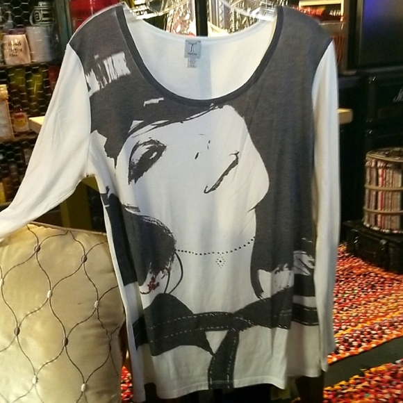 Tristan Graphic Long Sleeve Top in Black and White - Picture 1 of 2